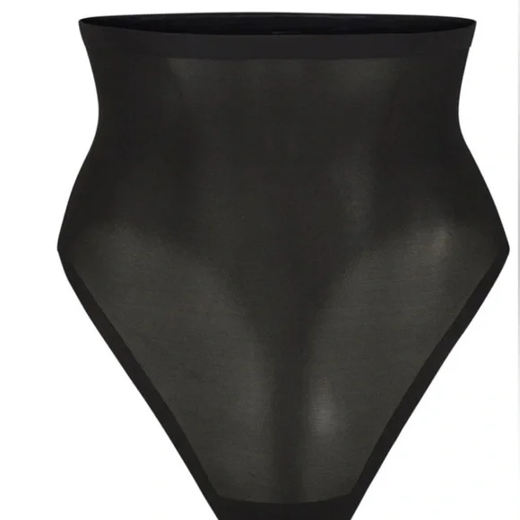 SKIMS Thong - Picture 4 of 8